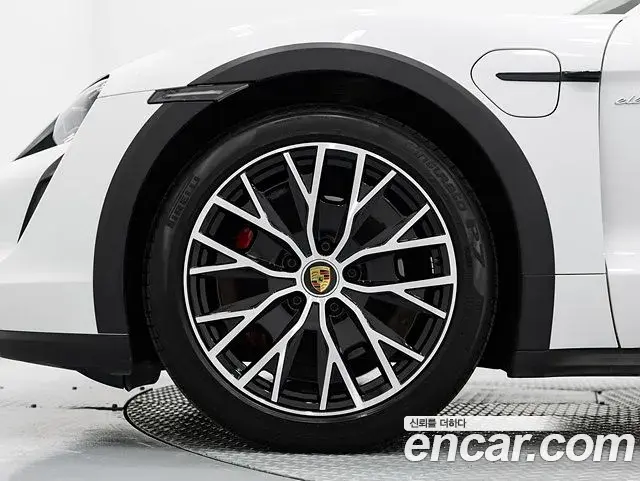 Porsche Taycan 2023 — Şəkil 7/19