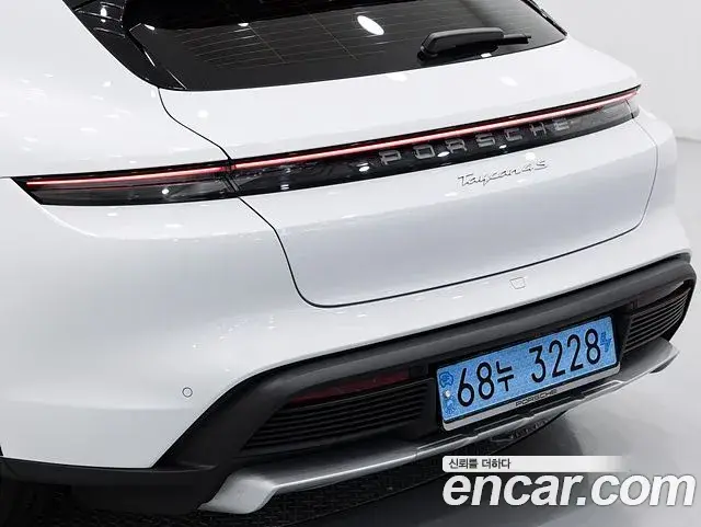 Porsche Taycan 2023 — Şəkil 11/19
