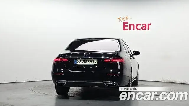 Mercedes-Benz E-Class 2021 — ფოტო 4/20