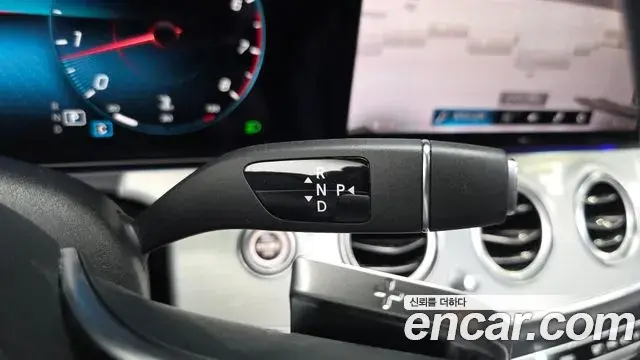 Mercedes-Benz E-Class 2021 — ფოტო 17/20