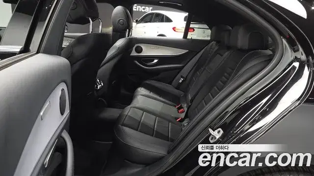 Mercedes-Benz E-Class 2021 — ფოტო 13/20