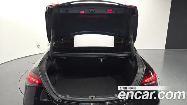 Mercedes-Benz E-Class 2021 — ფოტო 7/20