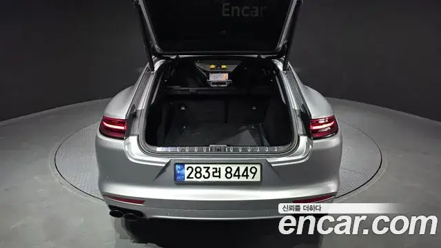 Porsche Panamera 2019 — Photo 2/20
