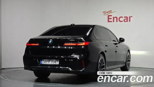 BMW 7 Series 2024 — Photo 17/33