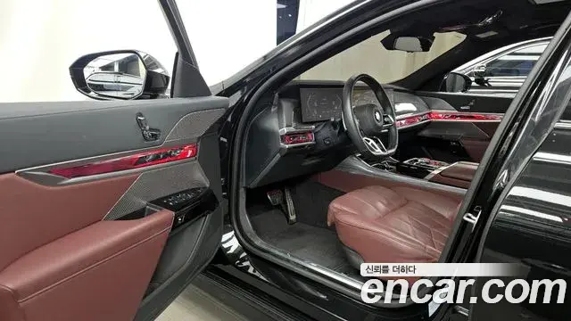 BMW 7 Series 2024 — Photo 12/33