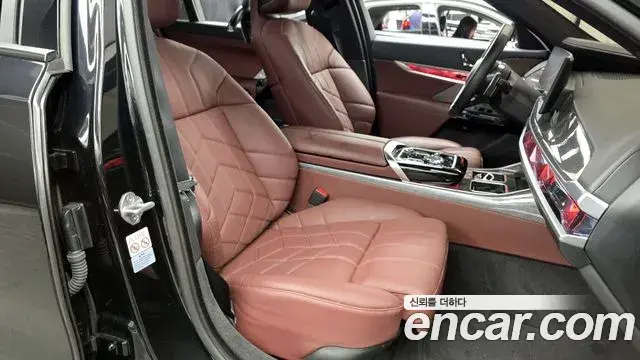 BMW 7 Series 2024 — Photo 27/33