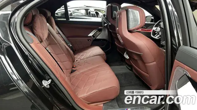 BMW 7 Series 2024 — Photo 29/33