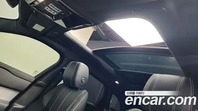Land Rover Range Rover Velar 2021 — ფოტო 7/39