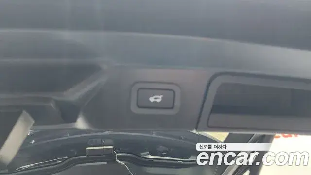 Land Rover Range Rover Velar 2021 — ფოტო 22/39