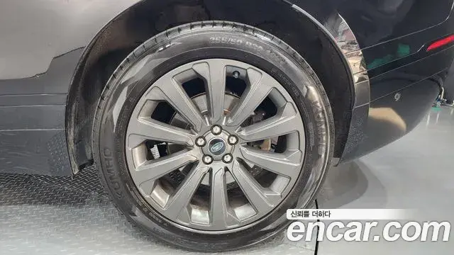 Land Rover Range Rover Velar 2021 — ფოტო 8/39