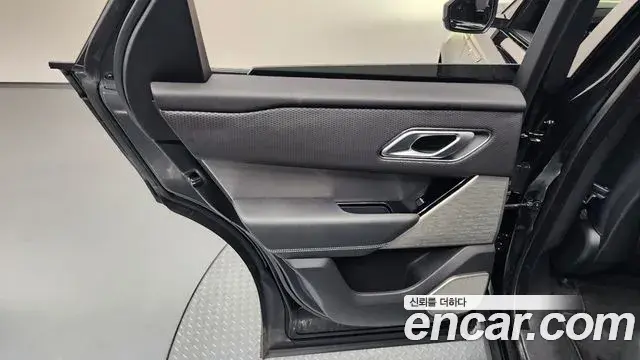 Land Rover Range Rover Velar 2021 — ფოტო 31/39