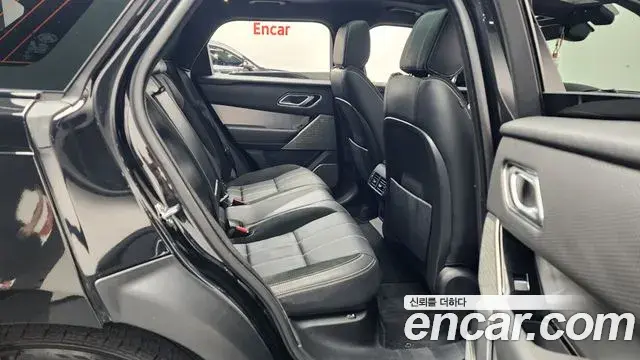 Land Rover Range Rover Velar 2021 — ფოტო 14/39