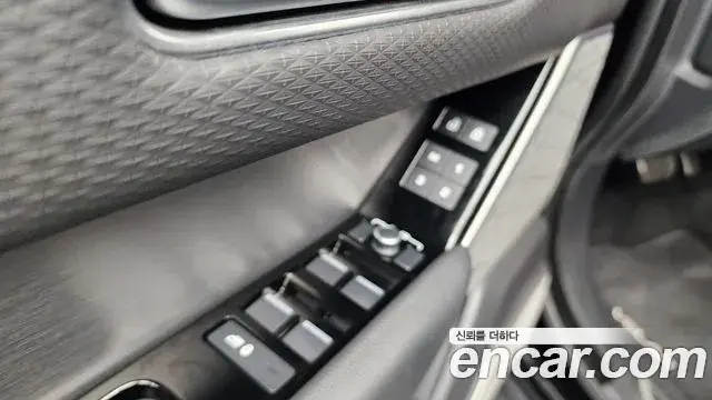 Land Rover Range Rover Velar 2021 — ფოტო 15/39
