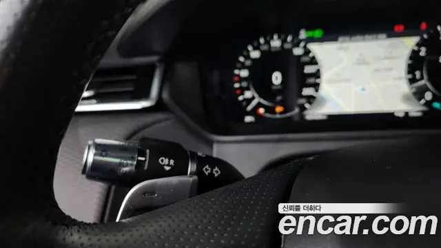 Land Rover Range Rover Velar 2021 — ფოტო 37/39