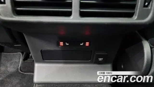 Land Rover Range Rover Velar 2021 — ფოტო 6/39