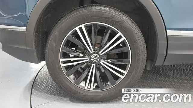 Volkswagen Tiguan 2021 — Photo 22/30
