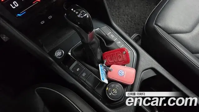 Volkswagen Tiguan 2021 — Photo 21/30