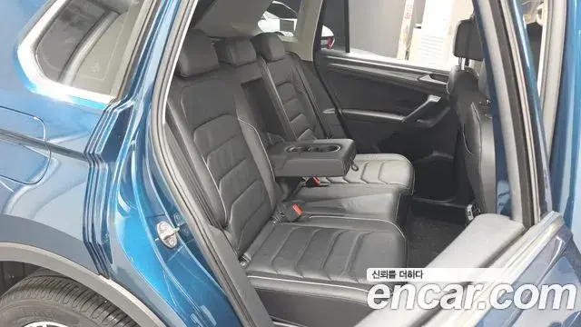 Volkswagen Tiguan 2021 — Photo 12/30