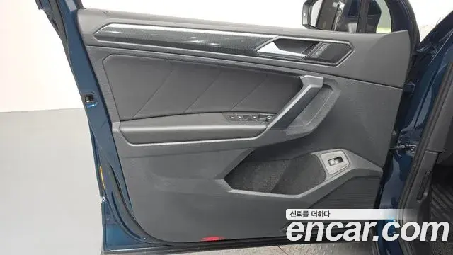 Volkswagen Tiguan 2021 — Photo 9/30