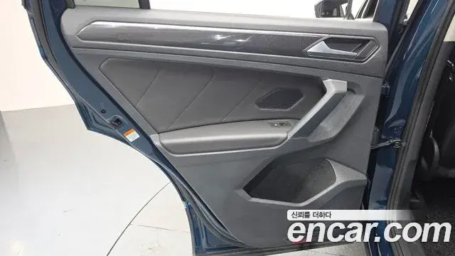 Volkswagen Tiguan 2021 — Photo 28/30