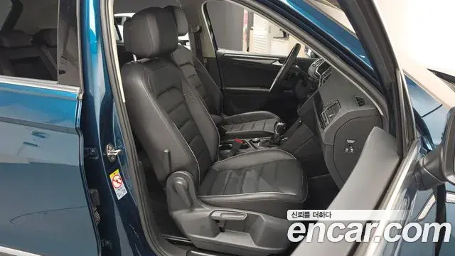 Volkswagen Tiguan 2021 — Photo 25/30