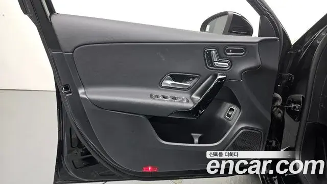 Mercedes-Benz A-Class 2020 — Şəkil 14/31