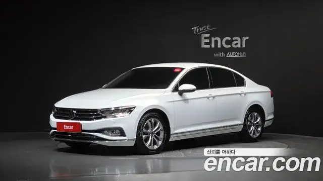 Volkswagen Passat GT 2022 — Photo 11/31