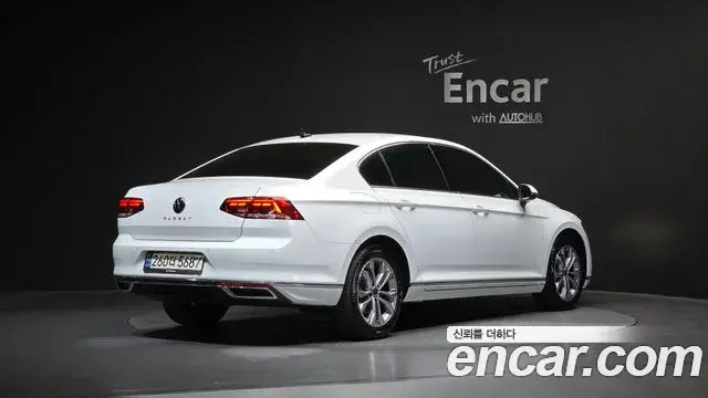 Volkswagen Passat GT 2022 — Photo 6/31