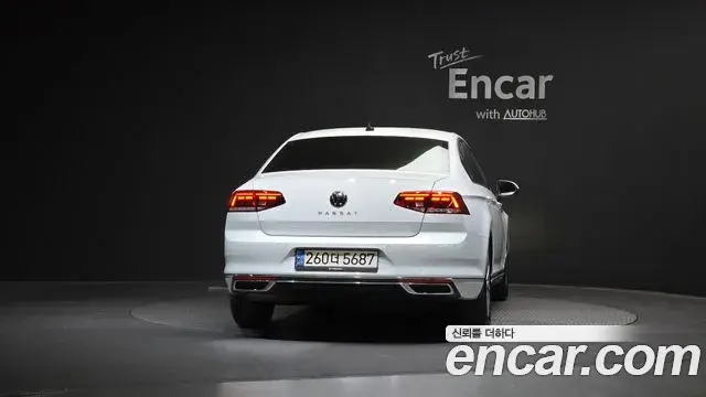 Volkswagen Passat GT 2022 — Photo 4/31