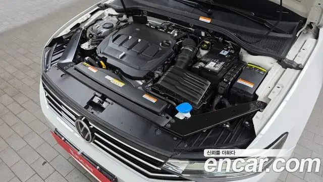 Volkswagen Passat GT 2022 — Photo 13/31