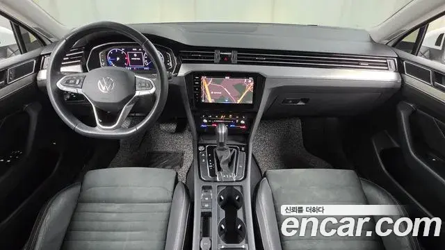 Volkswagen Passat GT 2022 — Photo 12/31