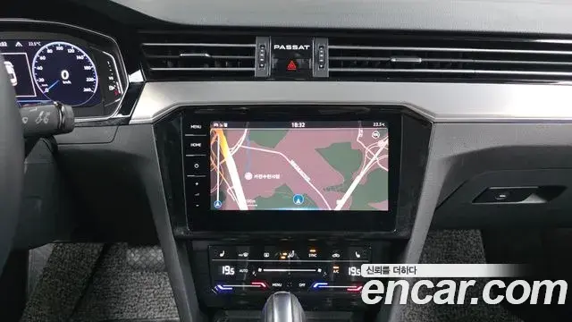 Volkswagen Passat GT 2022 — Photo 23/31