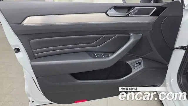 Volkswagen Passat GT 2022 — Photo 25/31