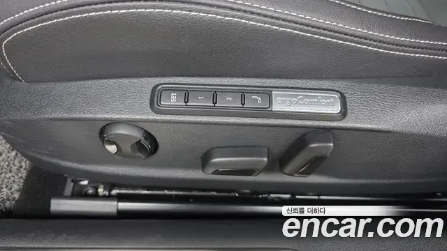 Volkswagen Passat GT 2022 — Photo 28/31