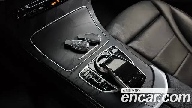 Mercedes-Benz GLC-Class 2019 — Фото 17/20