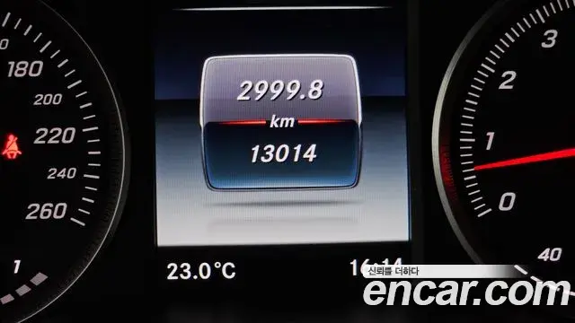 Mercedes-Benz GLC-Class 2019 — Şəkil 18/35