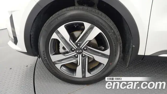 Kia Sorento 2021 — Фото 5/20