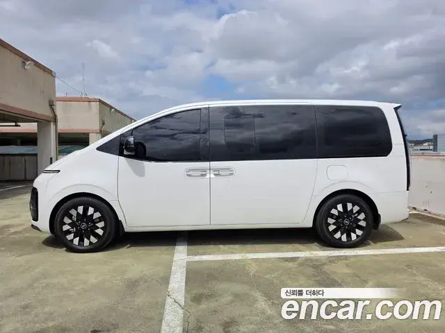 Hyundai Staria 2025 — ფოტო 15/19