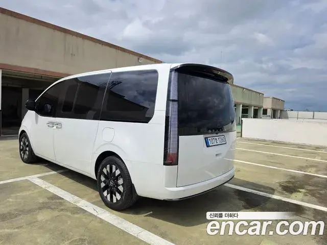 Hyundai Staria 2025 — ფოტო 14/19