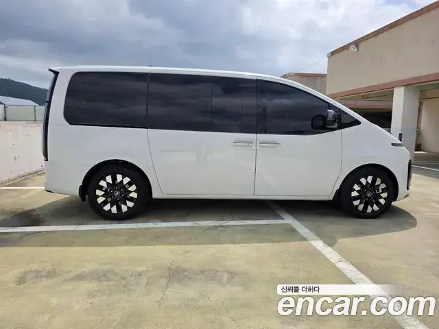 Hyundai Staria 2025 — ფოტო 7/19