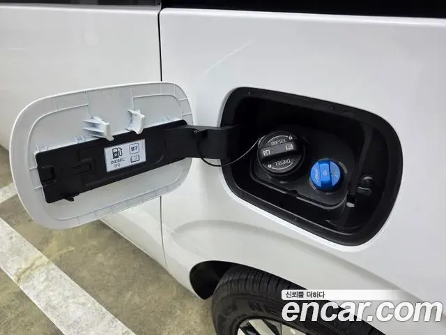 Hyundai Staria 2025 — ფოტო 13/19