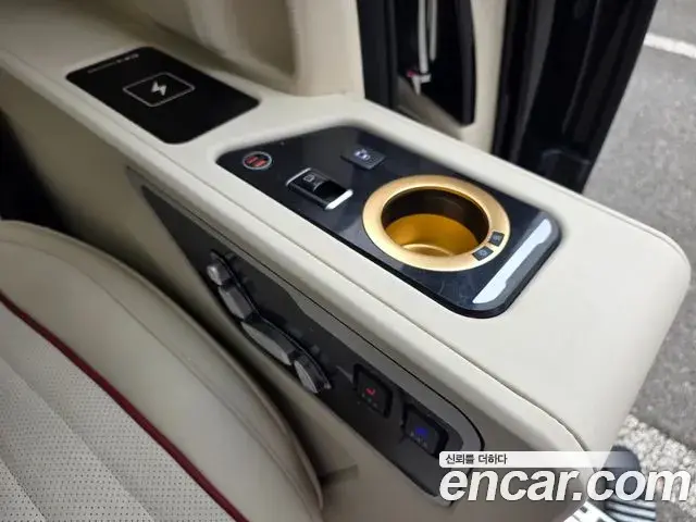 Kia Carnival 2024 — ფოტო 6/20