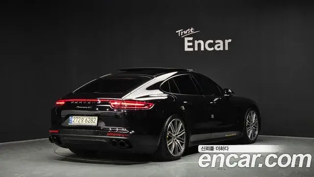 Porsche Panamera 2018 — ფოტო 20/33