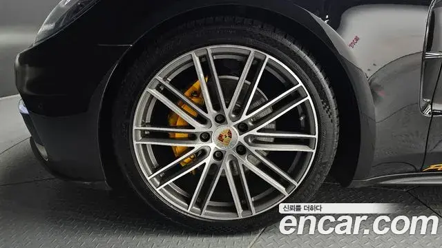 Porsche Panamera 2018 — ფოტო 1/33