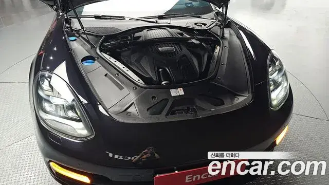 Porsche Panamera 2018 — ფოტო 30/33