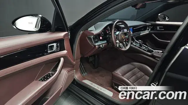 Porsche Panamera 2018 — ფოტო 32/33