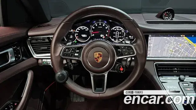Porsche Panamera 2018 — ფოტო 16/33