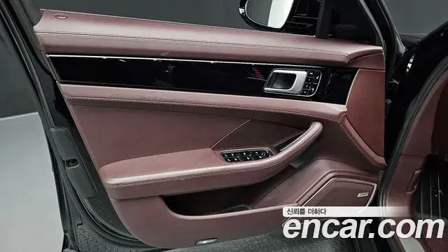 Porsche Panamera 2018 — ფოტო 14/33