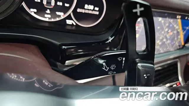 Porsche Panamera 2018 — ფოტო 17/33
