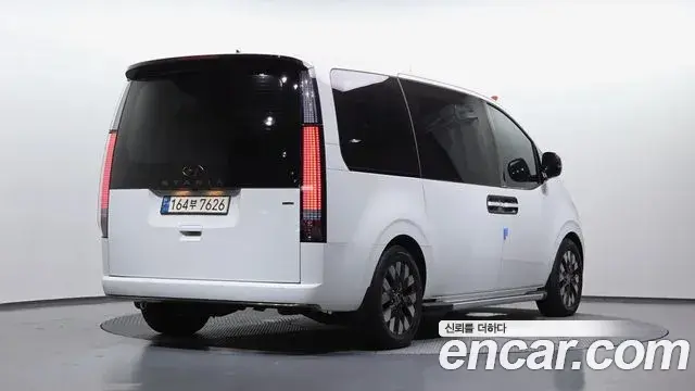 Hyundai Staria 2023 — Photo 27/36